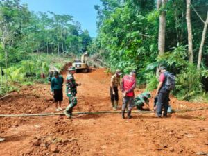 Hari Ketiga Pra-TMMD ke-123 Kodim 0625/Pangandaran, Pembukaan Badan Jalan Capai 10 Persen