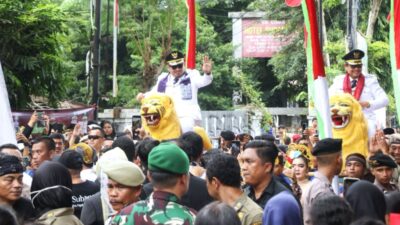 Subang ‘Ngabret’ Dimulai! Warga Tumpah Ruah dalam Pesta Rakyat, Sambut Kedatangan Bupati dan Wakil Bupati Baru