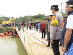 Kecelakaan Truk Masuk Sungai Langham, Kapolda Riau Pimpin Evakuasi dan Pencarian Korban Jiwa