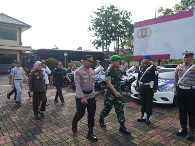 Kapolres Tasikmalaya Kota Pimpin Apel Gelar Pasukan Operasi Keselamatan Lodaya 2025