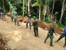 Gotong Royong Satgas TMMD Kodim 0625 Pangandaran, Pindahkan Material Batu Menuju Lokasi Pembangunan