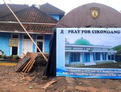 Polres Tasikmalaya Kota Berikan Bantuan Tenda Untuk Tarawih, Warga Korban Bencana Alam di Desa Cikondang Cineam