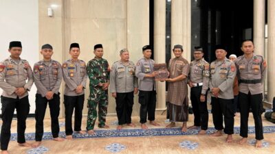 Jalin Silaturahmi Kamtibmas, Polres Tasikmalaya Kota Gelar Tarawih Keliling di Masjid Jami Al Hidayah