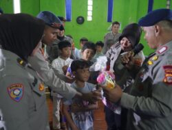 Bentuk Kepedulian Kepada Korban Bencana Alam di Cineam, Polwan Polres Tasikmalaya Kota bersama Brimob Batalyon D Polda Jabar Gelar Trauma Healing