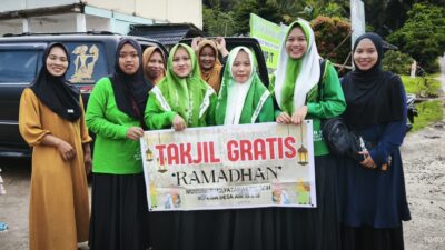 Kembali,Pondok Pesantren Hidayatul Mubtadiin Jitu Desa Airmas, Kecamatan Ukui, Bagikan 1000 Paket Takjil Gratis 