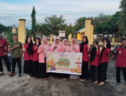 Mengisi Bulan Suci Ramadhan 1446 H, Guru dan Siswa-Siswi SMPN 4 Ukui Gelar Aksi Sosial Bagi-bagi Takjil 