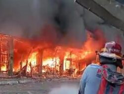 Kebakaran Hebat Hanguskan Pusat Pertokoan GS Pasar Jumat Purwakarta