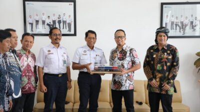 Wali Kota dan Wakil Bersama Sekda Kota Tasikmalaya Sambut Hangat Kedatangan Direktur Utama PT KAI 