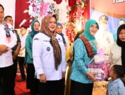 Bupati dan Wakil Bupati Muara Enim Serahkan Bantuan PMT untuk Balita dan Ibu Hamil