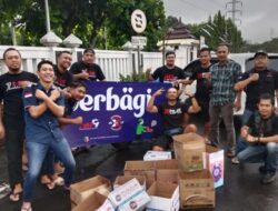 Diguyur Hujan, Tak Kurangi Semangat Anggota X-Pilot Tebar Ratusan Takjil Gratis