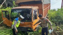 Truk Fuso Alami Kecelakaan Lalu Lintas di Jalan Lintas Timur KM 84+800