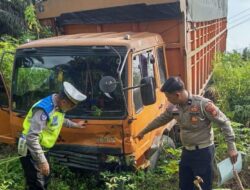 Truk Fuso Alami Kecelakaan Lalu Lintas di Jalan Lintas Timur KM 84+800