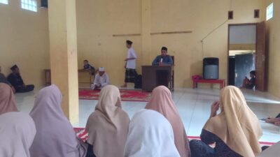 Jelang Hari Raya Idul Fitri 1446 H, Pemdes Calingcing Kecamatan Sukahening Salurkan Insentif Guru Diniyah dan Guru Ngaji