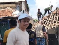 Bupati Purwakarta Saepul Bahri Binzein, Renovasi Rumah Loper Koran yang Hampir Roboh