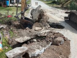 Sementara Ditutup,Akses Jalan Penghubung Desa Kecamatan Ukui Adanya Perbaikan Gorong-gorong Amblas
