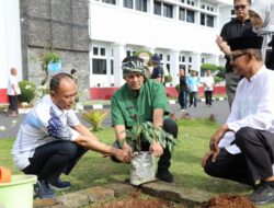 Wakil Wali Kota Pimpin Apel Pagi, Bersih-bersih dan Lakukan Penanaman Pohon di Hari Bumi