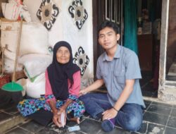 Pemdes Geresik Jamanis Melalui Kasi Kesra Prayoga, Lakukan Jemput Bola Bagikan BLT DD Tahap Satu Tahun 2025