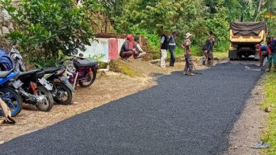 Realisasi DD Tahap Satu,Pemdes Cibitung Penghotmixkan Jalan Blok Cileweung RW 03