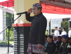 Mewakili Bupati, Sekda Kabupaten Tasikmalaya Pimpin Upacara Peringatan Hari Pendidikan Nasional