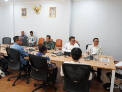 Komisaris Utama Pos Indonesia Secara Simbolis Lepas Sepuluh Perwakilan Tim Kargo Haji