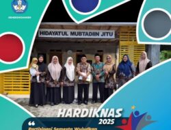 Momentum Peringatan Hardiknas,  Kepala Sekolah dan Guru SMP IT Hidayatul Mubtadiin Jitu Sambut Kedatangan Pembina Disdik Kabupaten Pelalawan