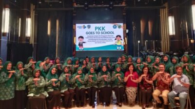 Wakil Ketua PKK Kota Tasik Sumringah Atas Sambutan Kedatangannya dari SD Joy Kids