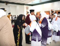 Bupati Ciamis Herdiat Sunarya Lepas 182 Jemaah Calon Haji Kloter 32 Tahun 2025