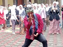 Diky Chandra Perform Ngibing di Kegiatan Gebyar Sayaga Ngamumule Budaya Sunda yang Digelar SMAN 1 Tasikmalaya