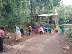 Jaga Kebersihan Lingkungan, Warga Pasir Batang Rutin Gelar “Jumat Bersih”