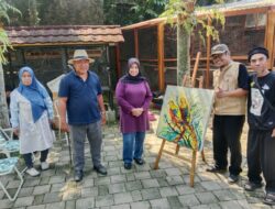 Pameran Karya Melukis Sanggar Brahmastra Sukses Digelar, RM Kampung Jembar Dapat Lukisan Artistik Dari HIPSIK