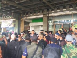 Ratusan Pedagang Pasar Tradisional Geruduk PD.Pasar Bermartabat Kota Bandung