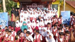 Senangnya Ratusan Siswa SDN Ciangir Minum Susu Bareng Wakil Wali Kota Tasik dan Istri