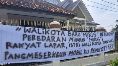 LSM Padi Kota Tasikmalaya Pasang Spanduk Kritik Wali Kota Baru, Antara Miras dan Potret Kemiskinan?