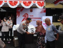 Sambut HUT Bhayangkara ke-79, Kapolres Tasikmalaya Kota Bagikan Sembako ke Masyarakat