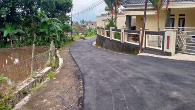 Pemdes Banyuresmi Kecamatan Sukahening Telah Laksanakan Pengaspalan Jalan Kampung Banuherang RW 002