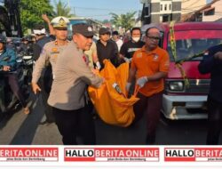 Polres Purwakarta Evakuasi Sopir Angkot yang Ditemukan Tewas Dalam Mobilnya
