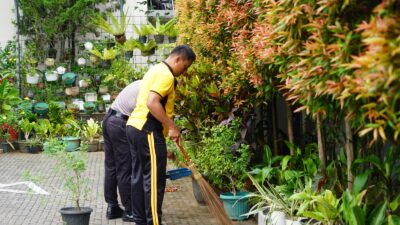 Semangat Bhayangkara, Polres Tasikmalaya Kota Tebar Kepedulian Lewat Bakti Religi di Gereja Katolik
