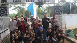 Bentuk Rasa Syukur, Bikers FKPPI Subang Gelar Anniversary Diisi Dengan Baksos Bersihkan Taman Makam Pahlawan