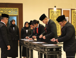 Plt Kepala Kantor Wilayah Kemenkumham Riau Lantik Sembilan Pejabat Baru PPNS, MPDN, dan Notaris
