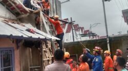 Petugas Damkar Bersama BPBD Kota Tasik Berhasil Evakuasi Korban Tersengat Listrik di Perum Situ Gede Indah Mangkubumi