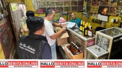 Satres Narkoba Polres Purwakarta Sita Ratusan Botol Miras Oplosan