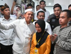 Bupati Dony Dampingi KDM Jemput Usep di Kejari Sumedang