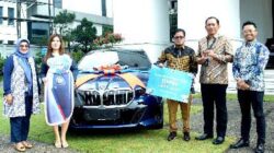 Program Loyalitas Digital, BRImo FSTVL 2024,Serahkan Hadiah Utama Kepada Nasabah Terpilih di BRI Regional IX Bandung