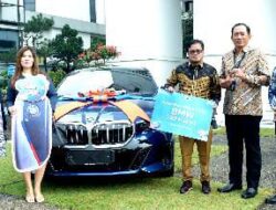 BRImo FSTVL 2024, Serahkan Hadiah Utama Kepada Nasabah Terpilih di BRI Regional IX Bandung