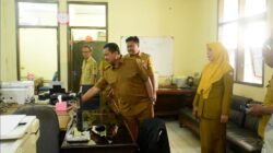 Tinjau Langsung Kondisi Lingkungan Kantor, Bupati Sumedang Lakukan Sidak Ke Perkimtan