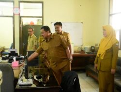 Tinjau Langsung Kondisi Lingkungan Kantor, Bupati Sumedang Lakukan Sidak Ke Perkimtan