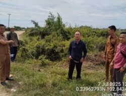 Camat Teluk Meranti Lakukan Survey Lokasi Pencucian Kanal Jalan Lintas Bono