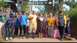 Ciptakan Kebersihan Lingkungan, Pemdes Tenjolaya Kasomalang Bersama Warga Kampung Cigore Laksanakan Jumsih