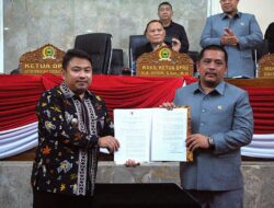 DPRD Kabupaten Subang Gelar Rapat Paripurna, Bupati Kang Rey Tandatangani Nota Kesepakatan Perubahan KUA-PPAS 2025