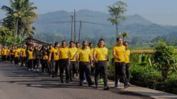 Jaga Kebugaran Jasmani, Kapolres Sumedang Pimpin Kegiatan Jalan Santai Bersama Personel